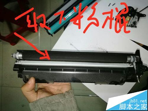 hp400打印机加什么粉? 惠普打印机硒鼓加碳粉的教程