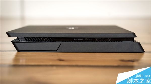 索尼全新PS4 Slim主机图赏解析:体积缩小