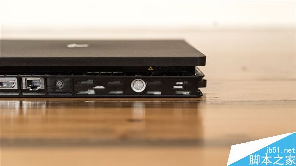 索尼全新PS4 Slim主机图赏解析:体积缩小