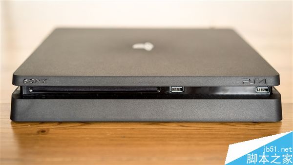 索尼全新PS4 Slim主机图赏解析:体积缩小