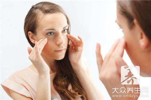 眼皮肿下垂是什么原因导致的呢？